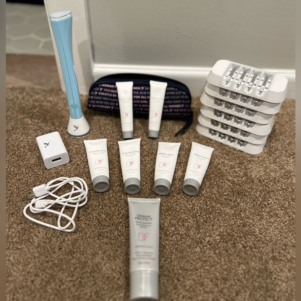 DERMAFLASH LUXE Device Exfoliating Hair Removal - blue